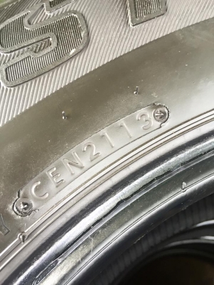 ขายยาง BRIDGESTONE DUELER H/T 684 II 265-65-17 ปี13 ดอกหนา ไม่มีปะ ไม่มีตำหนิ สภาพสวย ชุดละ 5,500 บาท