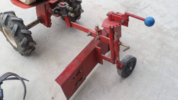 รถไถเดินตาม SHIBAURA รุ่น KB240   ขนาด 2.4 แรง เก่าญี่ปุ่น  มีที่เกลี่ยดิน