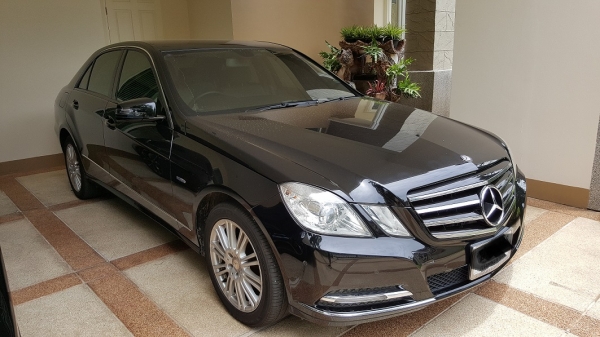 Benz E200 1.8 NGT ปี 2013 สีดำ