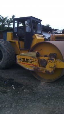 ต้องการขายรถบด 10 ตัน BOMAG 212