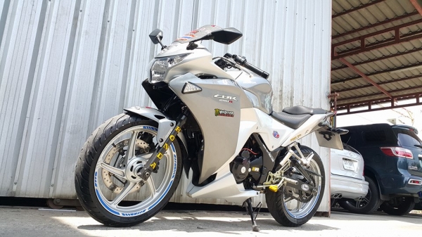 CBR250 ABS 2011 วิ่งน้อย สภาพสวยพร้อมใช้ ต่อรองราคาได้ครับa
