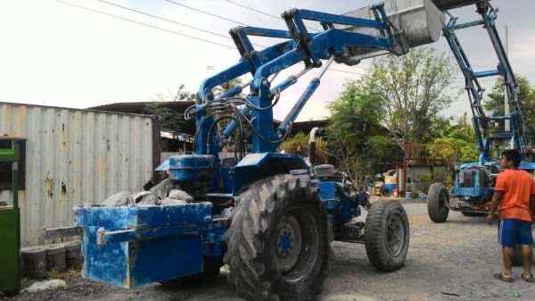 รถไถฟอร์ด7700สองคัน อุปกรณ์ตามรูป สภาพสวย ใช่งานได้เลย