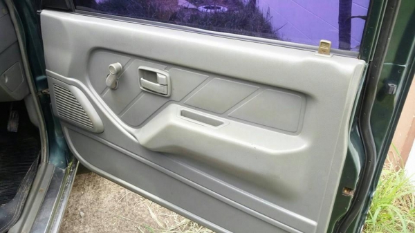 ขายรถกระบะ ดาก้อนปี40 SLX2500 หน้าหลังเดิม รถสวยสภาพดี ภายในสวย แอร์เย็น เอกสารพร้อมโอน ราคา175,000 สนใจโทร 090-8588220คุณนะ 093-3258446คุณบิว หรือเข้าดูสินค้าอื่นๆได้ที่ www.narong2truck.com หรือ www.truck.in.th/498 หรือเพจFacebook ณรงค์ ซื้อขายรถมือสอง