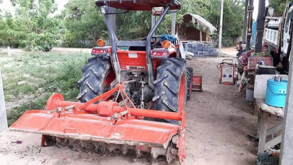 ขายรถไถ KUBOTA L4708 อุปกรณ์ครบ ดันหน้า ผานหลัง โรตารี่ รถสวยสภาพพร้อมใช้งาน เอกสารพร้อมโอน สนใจโทร 090-8588220คุณนะ 093-3258446คุณบิว หรือเข้าดูสินค้าอื่นๆได้ที่ www.narong2truck.com หรือ www.truck.in.th/498 หรือเพจFacebook ณรงค์ ซื้อขายรถมือสอง (เว็บไซต ขายรถไถ KUBOTA L4708 อุปกรณ์ครบ ดันหน้า ผานหลัง โรตารี่ รถสวยสภาพพร้อมใช้งาน เอกสารพร้อมโอน สนใจโทร 090-8588220คุณนะ 093-3258446คุณบิว หรือเข้าดูสินค้าอื่นๆได้ที่ www.narong2truck.com หรือ www.truck.in.th/498 หรือเพจFacebook ณรงค์ ซื้อขายรถมือสอง (เว็บไซต