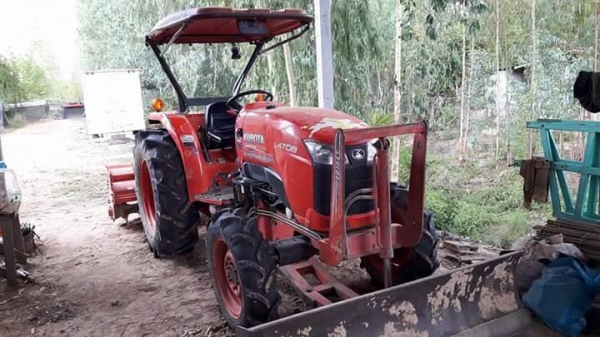 ขายรถไถ KUBOTA L4708 อุปกรณ์ครบ ดันหน้า ผานหลัง โรตารี่ รถสวยสภาพพร้อมใช้งาน เอกสารพร้อมโอน สนใจโทร 090-8588220คุณนะ 093-3258446คุณบิว หรือเข้าดูสินค้าอื่นๆได้ที่ www.narong2truck.com หรือ www.truck.in.th/498 หรือเพจFacebook ณรงค์ ซื้อขายรถมือสอง (เว็บไซต