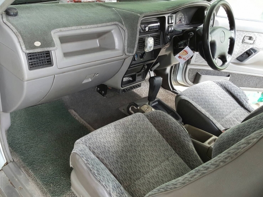 รถมือเดียว เกียรออโต้ เครื่องเดิม2800  สีเดิมทั้งคันไม่เคยทำสี