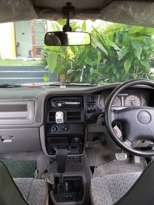 รถมือเดียว เกียรออโต้ เครื่องเดิม2800 สีเดิมทั้งคันไม่เคยทำสี รถมือเดียว เกียรออโต้ เครื่องเดิม2800 สีเดิมทั้งคันไม่เคยทำสี