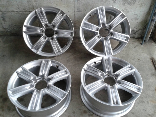 ขอบ18นิ้ว6รู อีสุ สวยๆ 4 ล้อ ราคา 7900 บาท