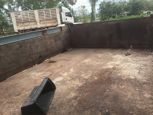 ISUZU 6 ล้อ กระบะดัมพ์ 88 แรงม้า  ปีจดทะเบียน 2544