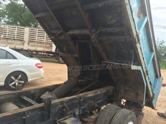 ISUZU 6 ล้อ กระบะดัมพ์ 88 แรงม้า  ปีจดทะเบียน 2544