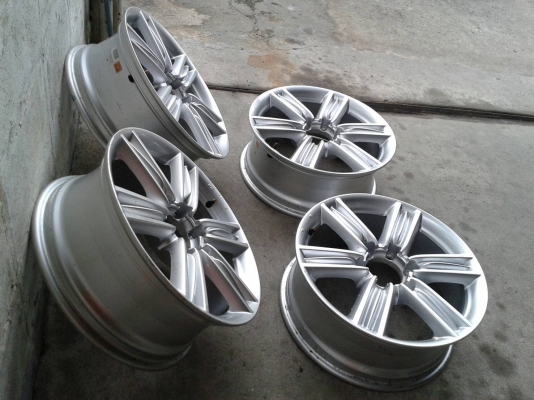 ขอบ18นิ้ว6รู อีสุ บลูเพาเวอร์ สวยๆ 4 ล้อ ราคา 7900 บาท