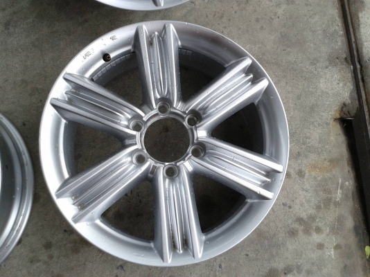 ขอบ18นิ้ว6รู อีสุ บลูเพาเวอร์ สวยๆ 4 ล้อ ราคา 7900 บาท