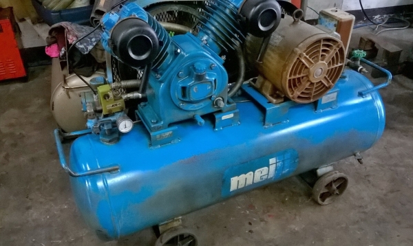 **ขายถูกๆครับ**ปั้มลมมือสองจากญี่ปุ่น..เมจิ 7.5 แรง ถัง 165 ลิตร..ทดสอบเรียบร้อยทุกระบบใช้งานได้ดีมากๆครับ