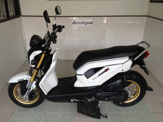 Zoomer-x ตัวTOP โฉมใหม่ สีขาว วิ่ง6000 ปลายปี57 (ของแถม 4 รายการ)