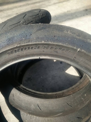 ยางสนามยี่ห้อ Bridgestone Dunlop ปี 2014 เบอร์ 120-180 สภาพสวย ดอกเต็ม