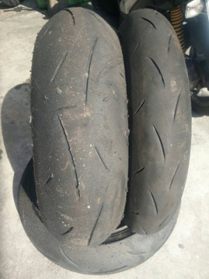 ยางสนามยี่ห้อ Bridgestone Dunlop ปี 2014 เบอร์ 120-180 สภาพสวย ดอกเต็ม