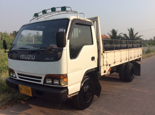 ISUZU 6ล้อ NPR เครื่อง110 แรง  ยาว 4.50ม. เครื่องดี ครัทซีสวย รถไม่ผุ ภาษีไม่ขาด ขาย285,000 บาท ศุภากร 081-1903107 ,081-4252943