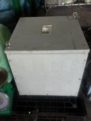 หม้อแปลงไฟฟ้า ยี่ห้อ SNT ชนิด 3 เฟส ขนาด 38 KVA. ไฟเข้า 380 - 400 ไฟออก 200 - 220 V.