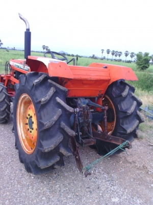 Kubota  42แรง รถสวยสภาพดี ขับเครื่อนสี่ล้อ พวงมาลัยพาวเวอร์ มีใบดันหน้า สนใจติดต่อ คุณแก่ง โทร 081-2571451