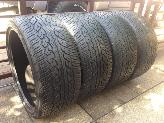 ยาง Yokohama 285 35 22 สิ้นปี14 ดอกเต็ม ไม่มีปะ ราคาไม่แพง