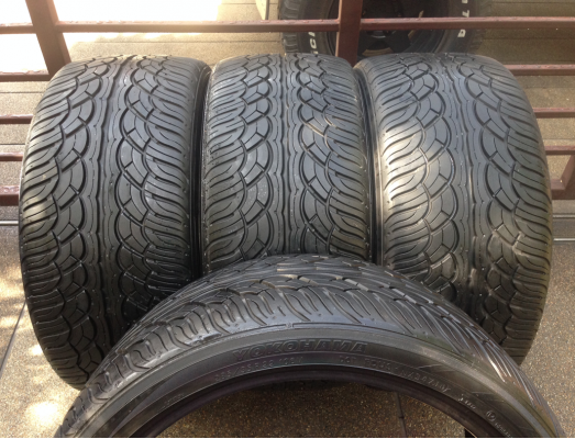 ยาง Yokohama 285 35 22 สิ้นปี14 ดอกเต็ม ไม่มีปะ ราคาไม่แพง