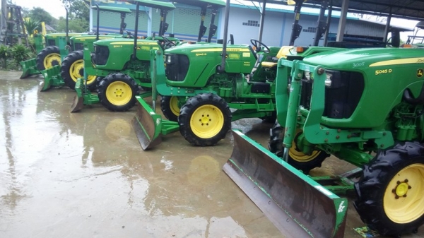 จอนเดีนร์5045  สวยมากๆ  เดิมทุกชิ้น