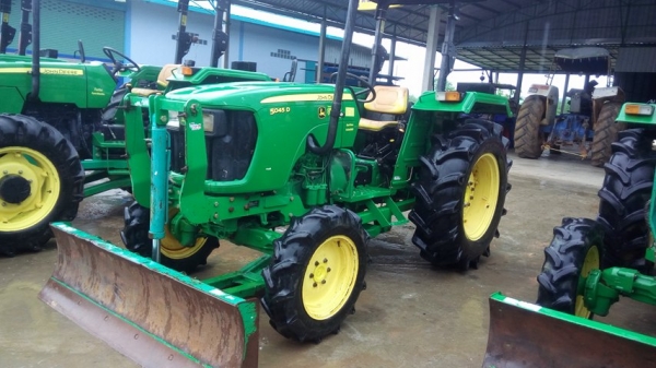 จอนเดีนร์5045  สวยมากๆ  เดิมทุกชิ้น