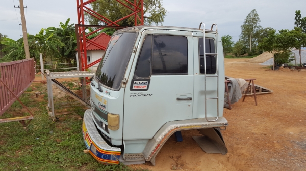 หัวร็อกสวยๆยกลงจากรถ