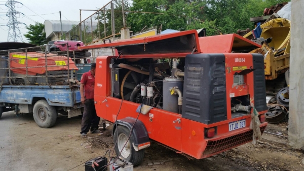 ขาย เครื่องปั้มลมขนาดใหญ่ / ปั้มลมใหญ่  24 BAR COMPAIR  เก่านอกแท้ สำหรับเจาะบาดาล งานอุตสาหกรรม พร้อมใช้งาน