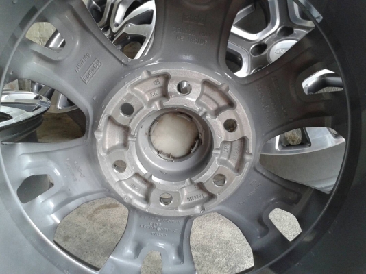 ขอบ18นิ้ว6รู ฟอด สวยๆ 4 ล้อ ราคา 7900 บาท