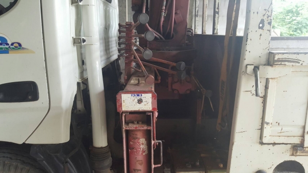 ขาย 6 ล้อ HINO ปี 49 กระบะยาว 4.30 เมตร ติดเครน KATO 3 ตัน เครื่อง WO4D-TK 125 แรงม้า คัสซีสวยตลอดเส้น แอร์เย็น รถพร้อมใช้ ทะเบียนพร้อมโอนครับ