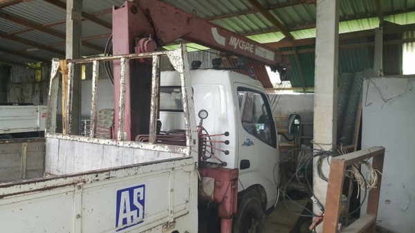 ขาย 6 ล้อ HINO ปี 49 กระบะยาว 4.30 เมตร ติดเครน KATO 3 ตัน เครื่อง WO4D-TK 125 แรงม้า คัสซีสวยตลอดเส้น แอร์เย็น รถพร้อมใช้ ทะเบียนพร้อมโอนครับ