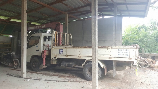 ขาย 6 ล้อ HINO ปี 49 กระบะยาว 4.30 เมตร ติดเครน KATO 3 ตัน เครื่อง WO4D-TK 125 แรงม้า คัสซีสวยตลอดเส้น แอร์เย็น รถพร้อมใช้ ทะเบียนพร้อมโอนครับ