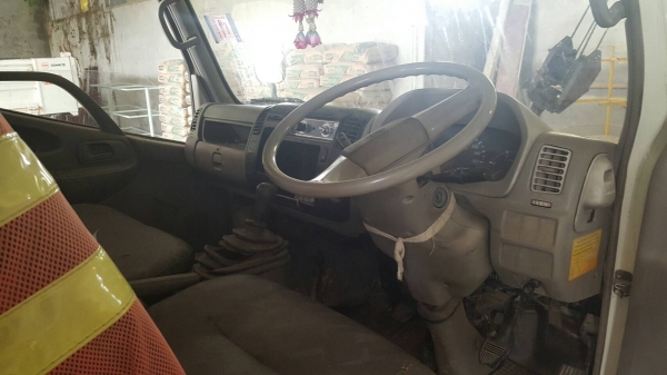 ขาย 6 ล้อ HINO ปี 49 กระบะยาว 4.30 เมตร ติดเครน KATO 3 ตัน เครื่อง WO4D-TK 125 แรงม้า คัสซีสวยตลอดเส้น แอร์เย็น รถพร้อมใช้ ทะเบียนพร้อมโอนครับ