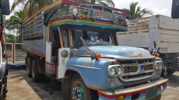 ขาย 10 ล้อ หัวยาวดั้ม เพลาเดียว เครื่อง HO7C 180 แรงม้า เกียร์ HO เฟืองท้ายใหญ่ เบรคทิฟฟี่ มีสโลว์กลาง พวงมาลัยพาวเวอร์ ทะเบียนครบ