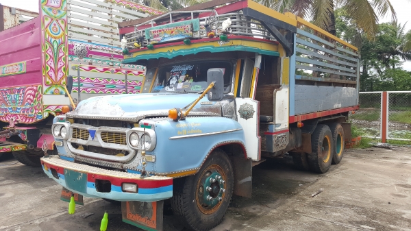 ขาย 10 ล้อ หัวยาวดั้ม เพลาเดียว เครื่อง HO7C 180 แรงม้า เกียร์ HO เฟืองท้ายใหญ่ เบรคทิฟฟี่ มีสโลว์กลาง พวงมาลัยพาวเวอร์ ทะเบียนครบ