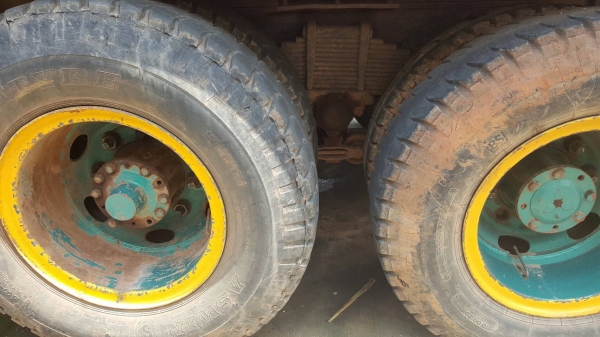 ขาย 10 ล้อ หัวยาวดั้ม เพลาเดียว เครื่อง HO7C 180 แรงม้า เกียร์ HO เฟืองท้ายใหญ่ เบรคทิฟฟี่ มีสโลว์กลาง พวงมาลัยพาวเวอร์ ทะเบียนครบ