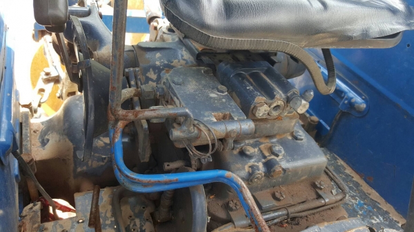 ขาย รถไถ 2 เพลา FORD NEW HOLLAND 6610 คานหน้า CARRARO ยางสวย อุปกรณ์มีผานดันหน้า และผาน 4 เอกสารเล่มทะเบียนครบ