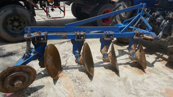 ขาย รถไถ 2 เพลา FORD NEW HOLLAND 6610 คานหน้า CARRARO ยางสวย อุปกรณ์มีผานดันหน้า และผาน 4 เอกสารเล่มทะเบียนครบ