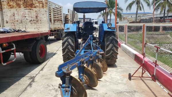 ขาย รถไถ 2 เพลา FORD NEW HOLLAND 6610 คานหน้า CARRARO ยางสวย อุปกรณ์มีผานดันหน้า และผาน 4 เอกสารเล่มทะเบียนครบ