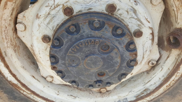 ขาย รถไถ 2 เพลา FORD NEW HOLLAND 6610 คานหน้า CARRARO ยางสวย อุปกรณ์มีผานดันหน้า และผาน 4 เอกสารเล่มทะเบียนครบ