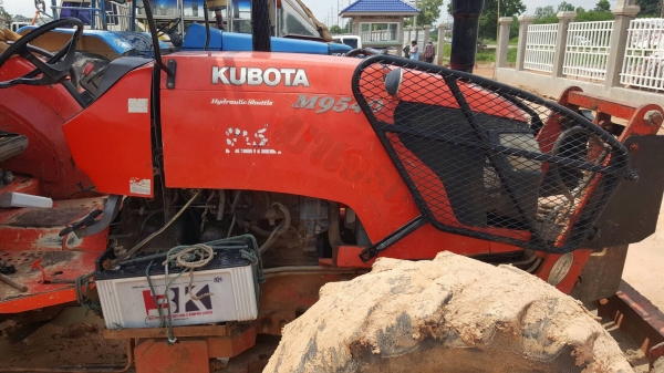 ขาย รถไถ KUBOTA M9540 ปี 51 อุกรณ์มีแค่ผานดันหน้า เอกสารเล่มทะเบียนครบ ขายตามสภาพ ดูรายละเอียดให้ครบก่อน จะซื้อจริงๆค่อยโทรมาครับ
