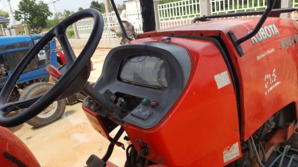 ขาย รถไถ KUBOTA M9540 ปี 51 อุกรณ์มีแค่ผานดันหน้า เอกสารเล่มทะเบียนครบ ขายตามสภาพ ดูรายละเอียดให้ครบก่อน จะซื้อจริงๆค่อยโทรมาครับ