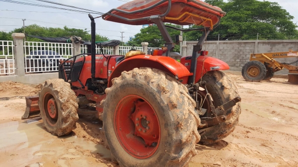 ขาย รถไถ KUBOTA M9540 ปี 51 อุกรณ์มีแค่ผานดันหน้า เอกสารเล่มทะเบียนครบ ขายตามสภาพ ดูรายละเอียดให้ครบก่อน จะซื้อจริงๆค่อยโทรมาครับ