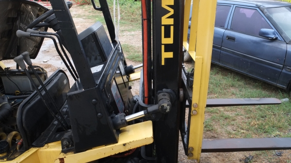 ขายรถโฟร์คลิฟท์ TCM เก่านอก นำเข้าจากญี่ปุ่น เบนซิน ยังไม่ได้ใช้งานบ้านเรา สภาพใหม่ ยกสินค้าได้ 1500 กิโล เสาสูง 3 เมตร