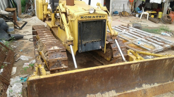 ขายรถแทรคเตอร์ KOMATSU D20A-3 ตีนตะขาบ ราคา 120000