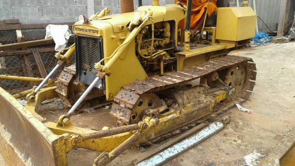 ขายรถแทรคเตอร์ KOMATSU D20A-3 ตีนตะขาบ ราคา 120000
