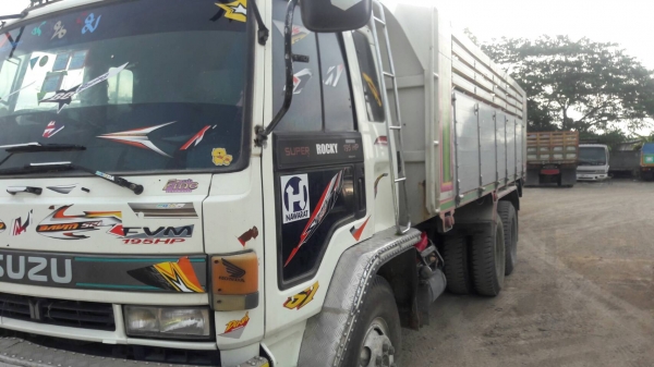 ราคา1,000,000บ สิบล้อ อีซูชุ ร็อค 230โบว์อินเตอร์ แม่ลูก 2เพา ดั้มมีเนียม ช่วงล่าง240 เกรียร์ฟูเลอร์ สภาพดีสวยบางเดิมพร้อมใช้งาน ทะเบียนพร้อมโอน ราคา1,000,000บ สิบล้อ อีซูชุ ร็อค 230โบว์อินเตอร์ แม่ลูก 2เพา ดั้มมีเนียม ช่วงล่าง240 เกรียร์ฟูเลอร์ สภาพดีสวยบางเดิมพร้อมใช้งาน ทะเบียนพร้อมโอน