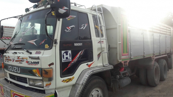 ราคา1,000,000บ สิบล้อ อีซูชุ ร็อค 230โบว์อินเตอร์ แม่ลูก 2เพา ดั้มมีเนียม ช่วงล่าง240 เกรียร์ฟูเลอร์ สภาพดีสวยบางเดิมพร้อมใช้งาน ทะเบียนพร้อมโอน ราคา1,000,000บ สิบล้อ อีซูชุ ร็อค 230โบว์อินเตอร์ แม่ลูก 2เพา ดั้มมีเนียม ช่วงล่าง240 เกรียร์ฟูเลอร์ สภาพดีสวยบางเดิมพร้อมใช้งาน ทะเบียนพร้อมโอน