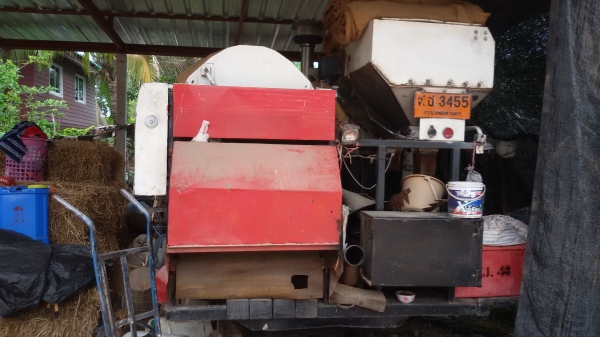 ขาย 165.000 บาท รถเกี่ยวคูโบต้า Dc60. ปี53 เล่มทะเบียน  เครื่องดีปั้มแรง พร้อมใช้งาน